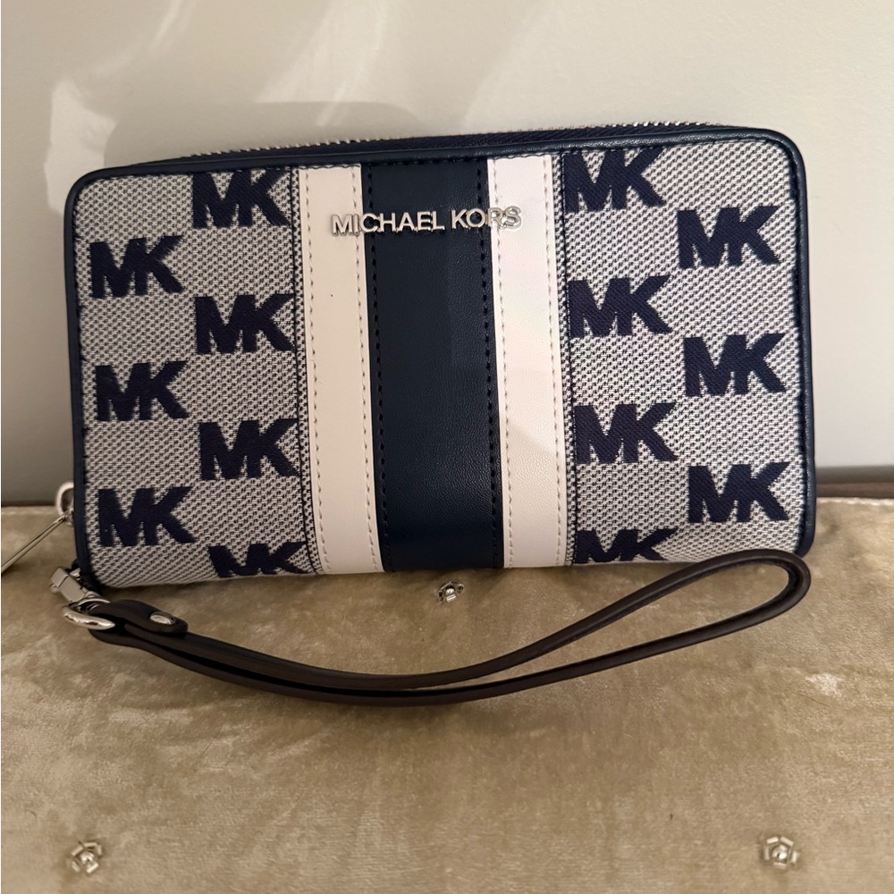 NEW Michael Kors Navy and White Wristlet